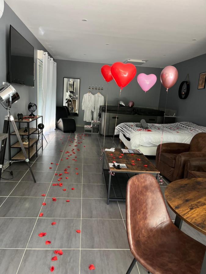 Love Room - La Parenthese Saint-Bauzille-de-la-Sylve Bagian luar foto